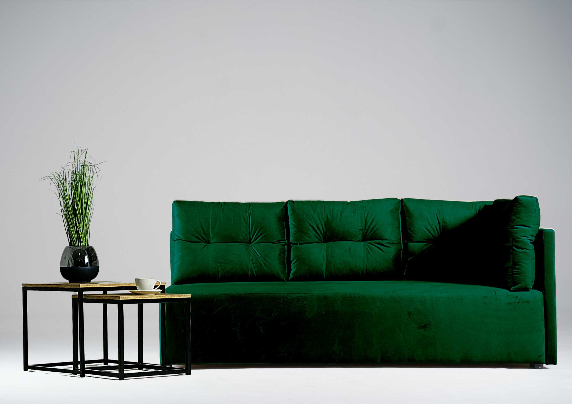 Zielona sofa do salonu 